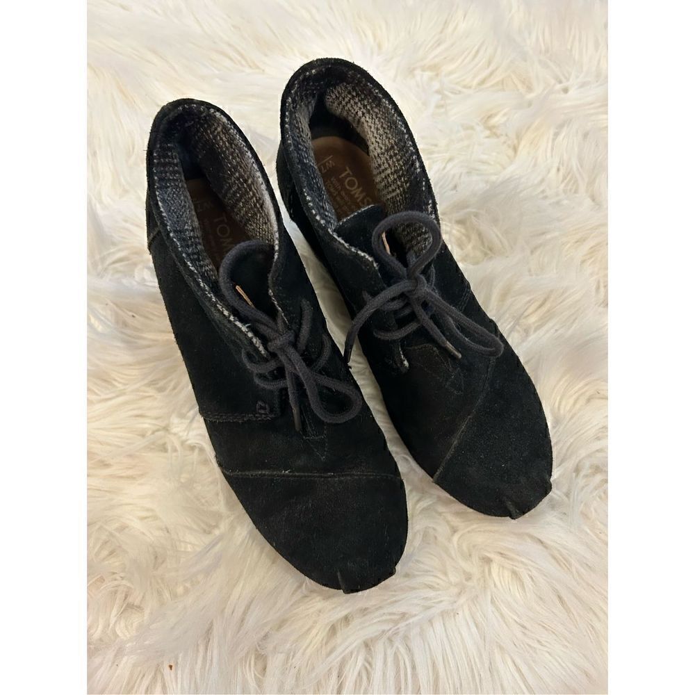 Toms lace up suede booties wedge size 7.5 round toe GUC